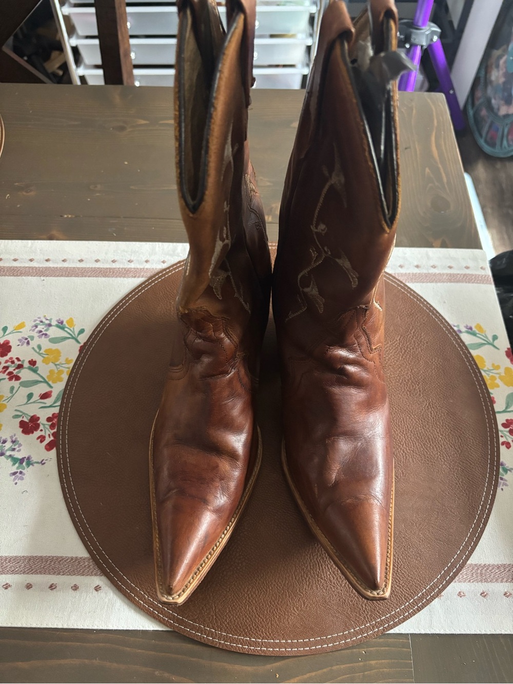 Classic Brown Leather Pointed-Toe Cowboy Boots